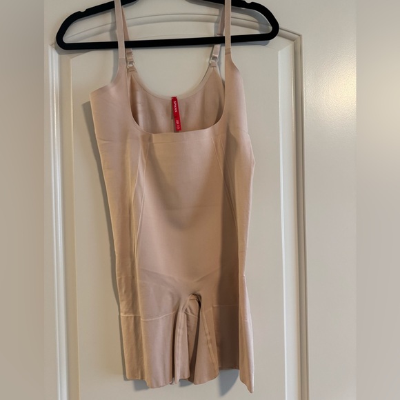 NWOT SPANXsculpt™ OnCore Open-Bust Mid-Thigh Bodysuit - size XL - Picture 3 of 4